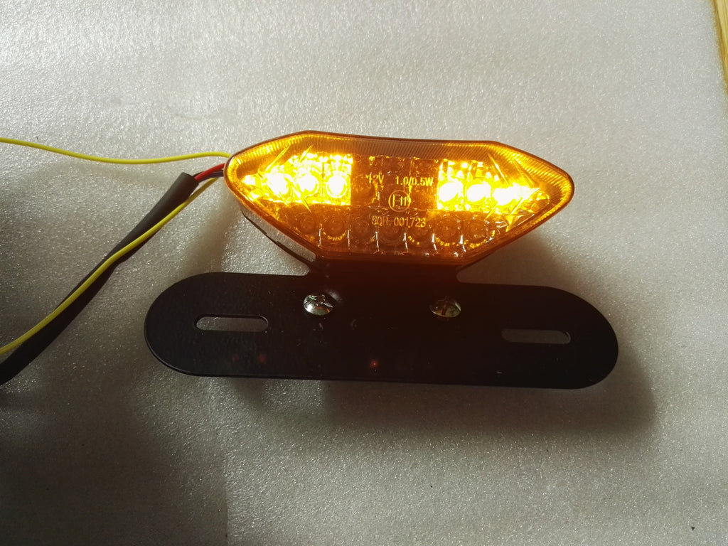 STOP FANALINO POSTERIORE LED  A PUNTA CON FRECCE INTEGRATE MOTO